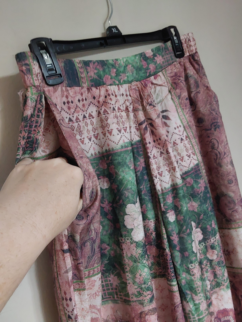 POL Rose Patchwork Floral Wide-Leg Pants - Picture 6 of 7